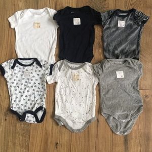 🌻Burt’s Bees Baby onesie bundle: 0-3 months🌻